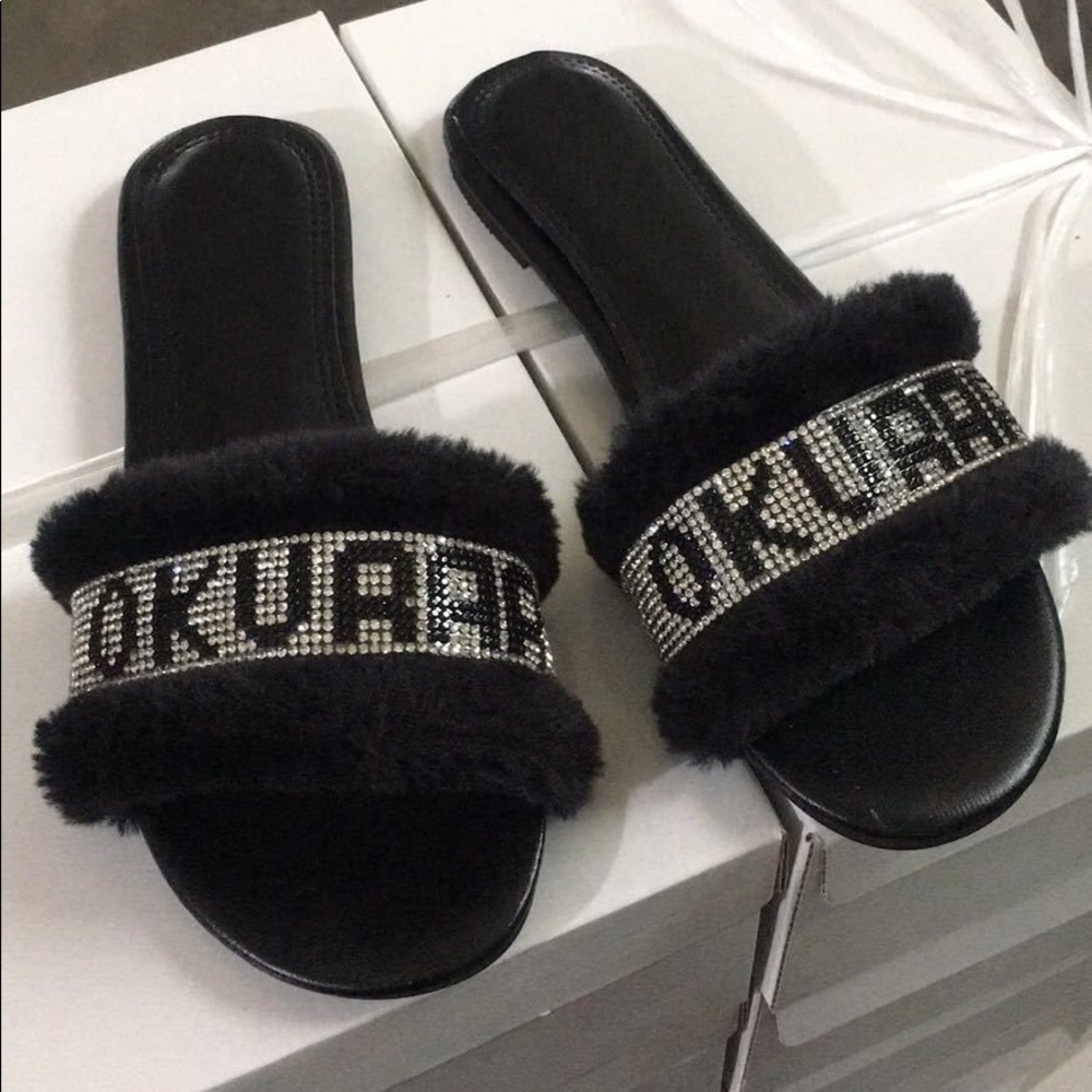 Slippers - Picture 3 of 6